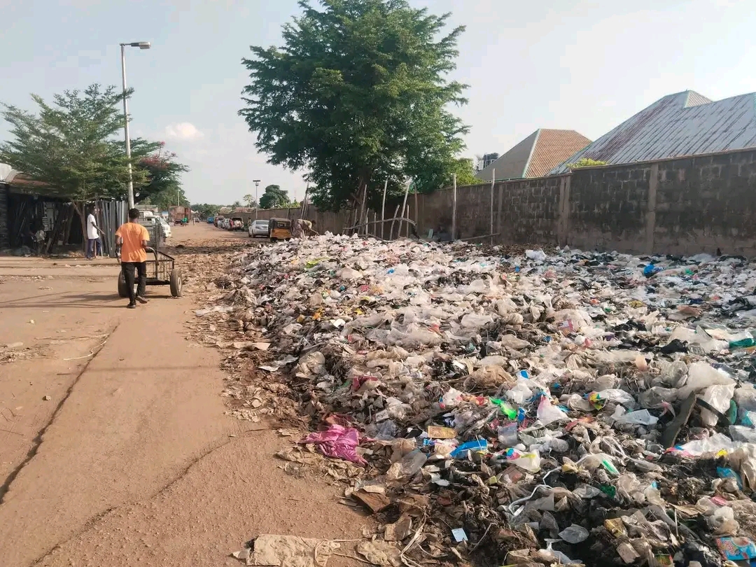 REFUSE TAKES OVER MAKURDI MODERN MARKET ROAD 